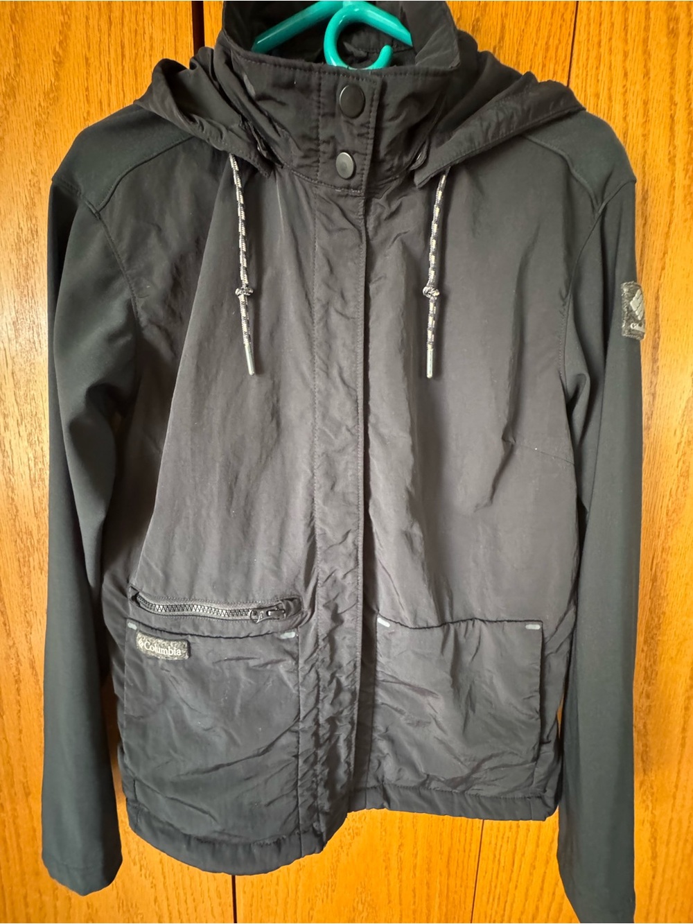 Columbia Black Hooded Softshell Jacket with Drawcord Hood
